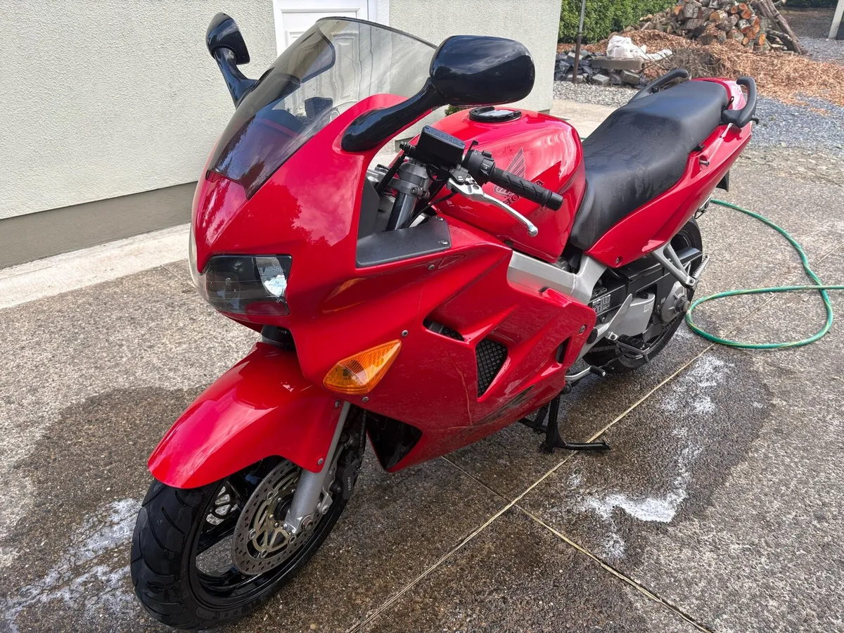 Honda VFR 800 fi 19k miles - Image 3