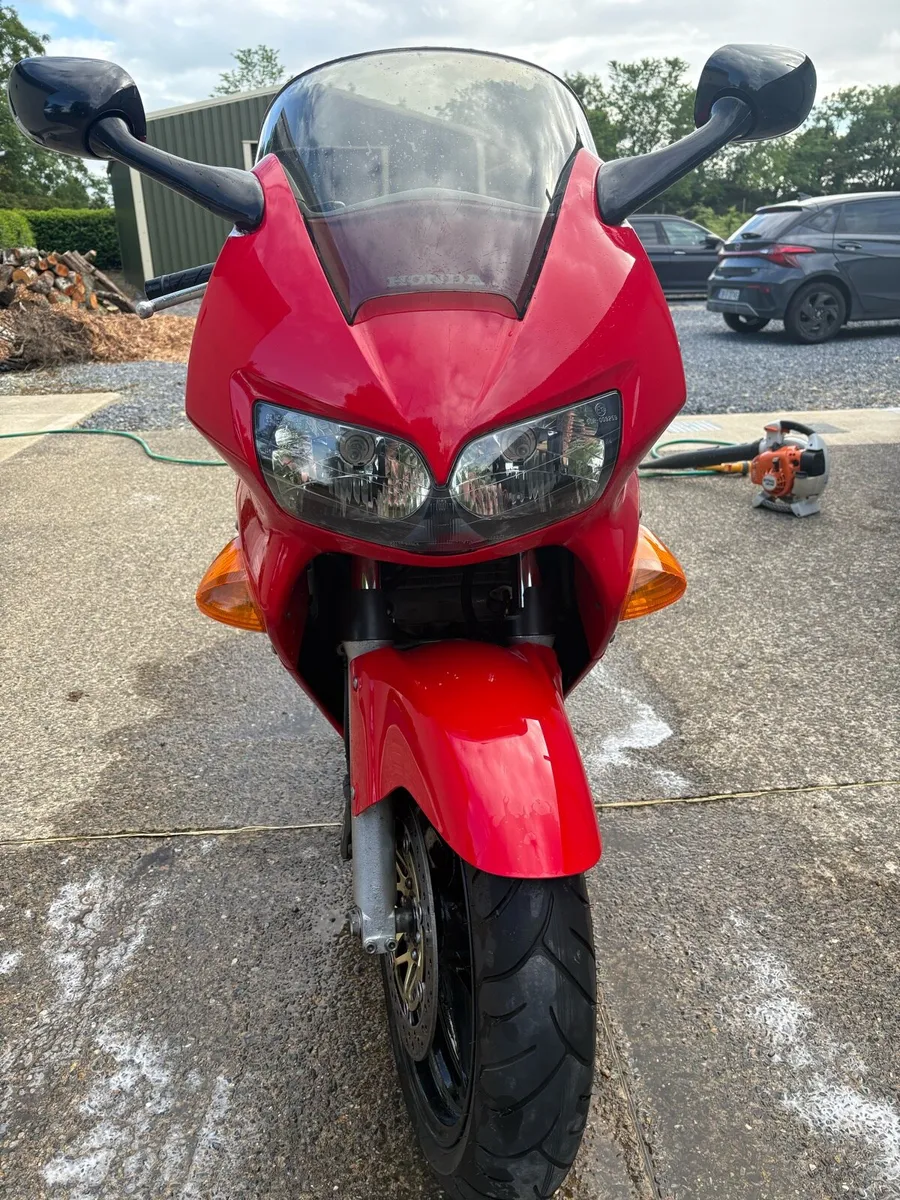 Honda VFR 800 fi 19k miles - Image 4