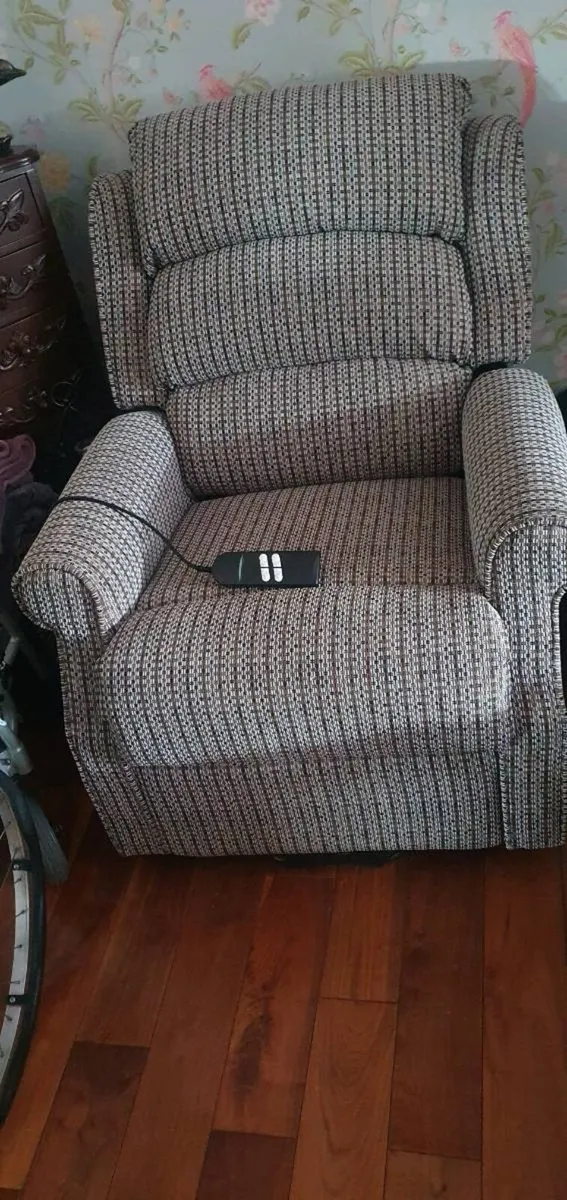 Recliner chair - Image 1