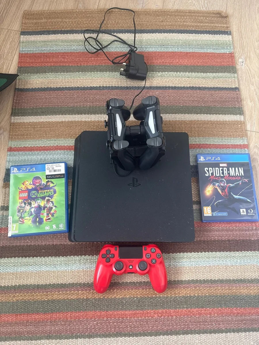 PS4 comes with 3 controllers 2games rough price - Image 1