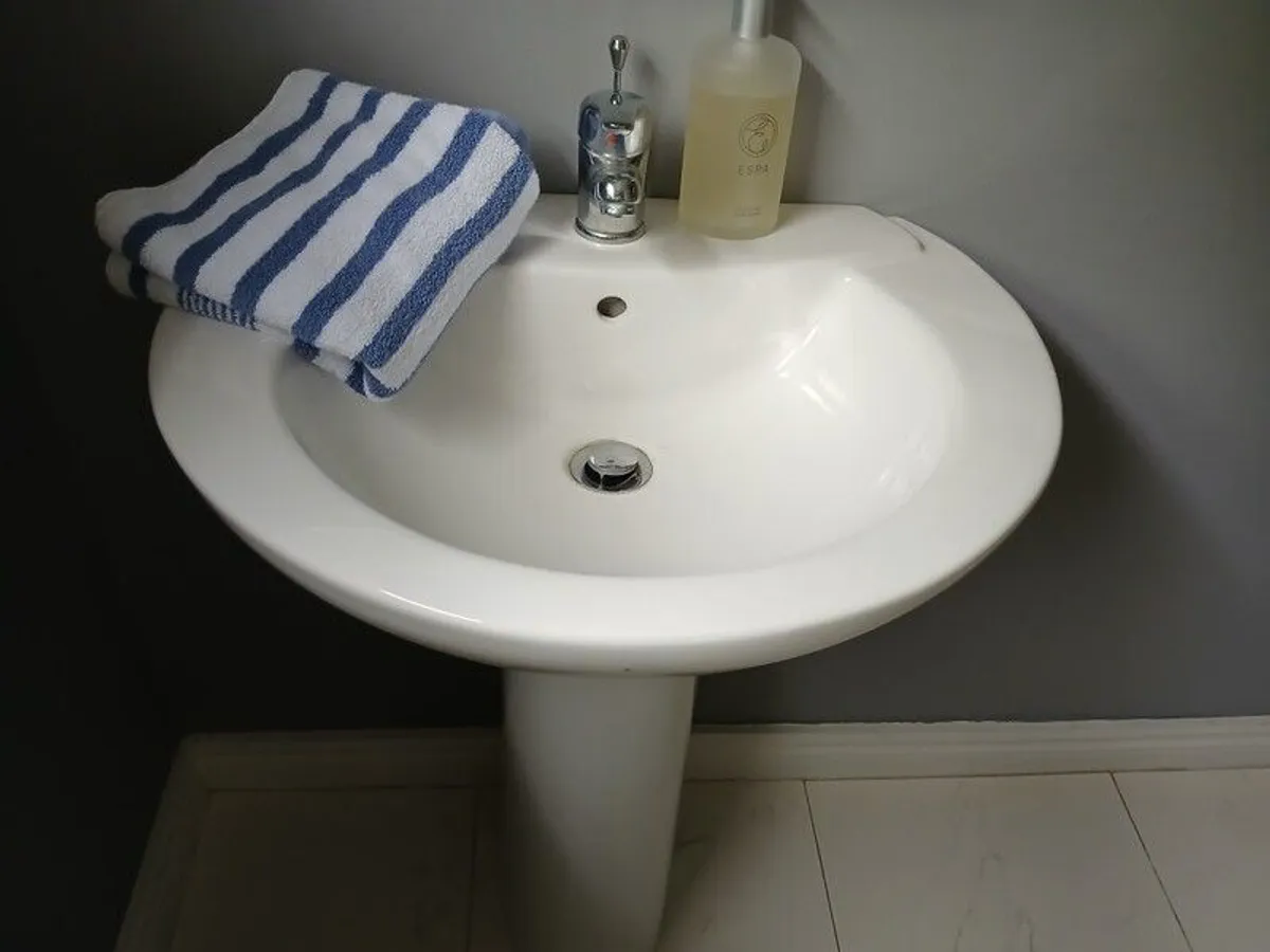 Bathroom sink - Image 2