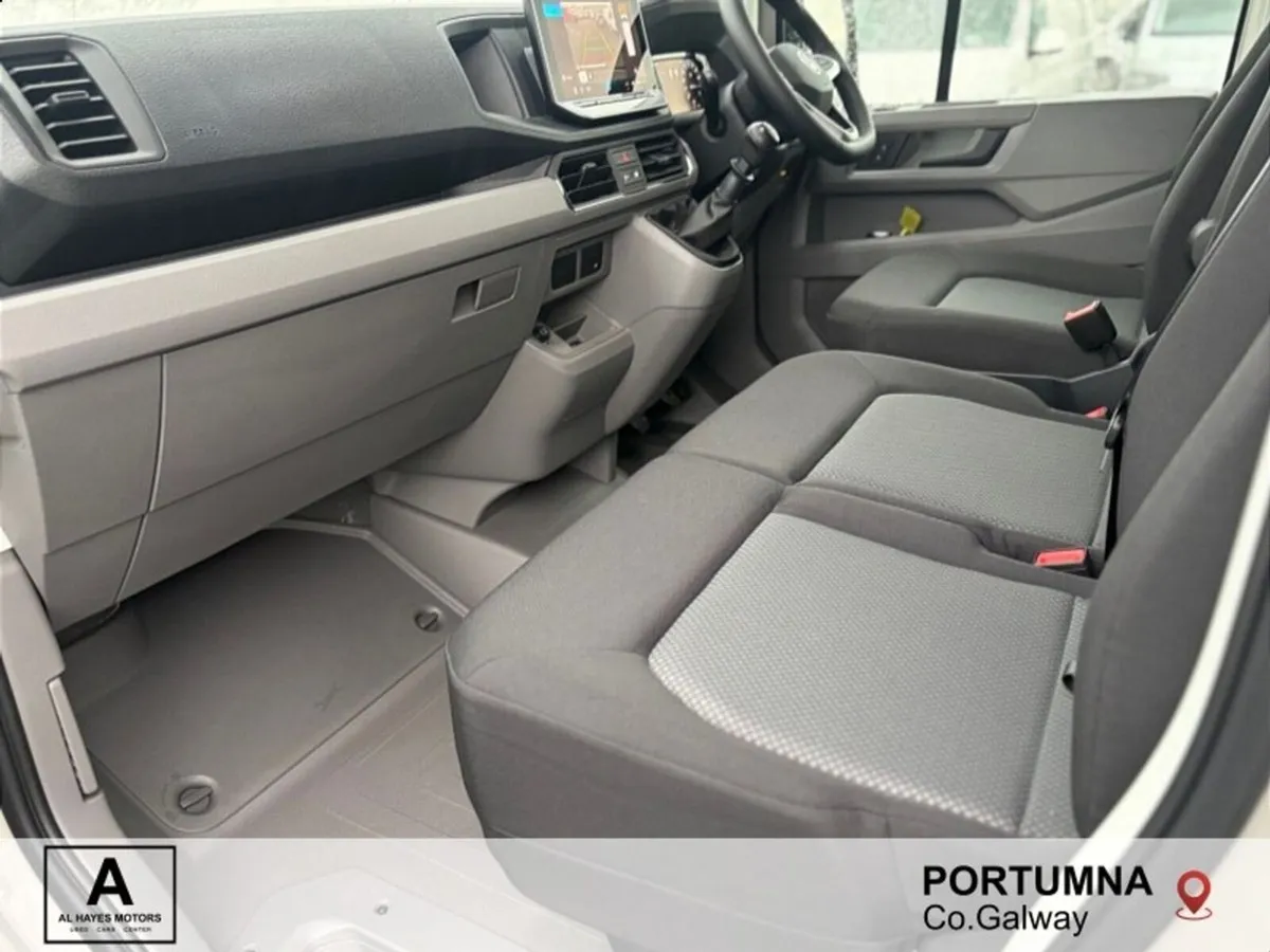 Volkswagen Crafter HIGHLINE 30 MWB 2.0TDI 140BHP * - Image 4