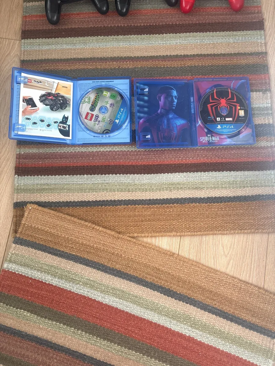 PS4 comes with 3 controllers 2games rough price - Image 3