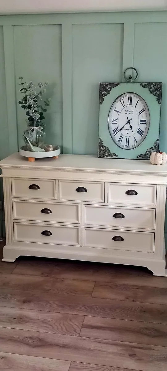 Stunning chest of drawers/sideboard