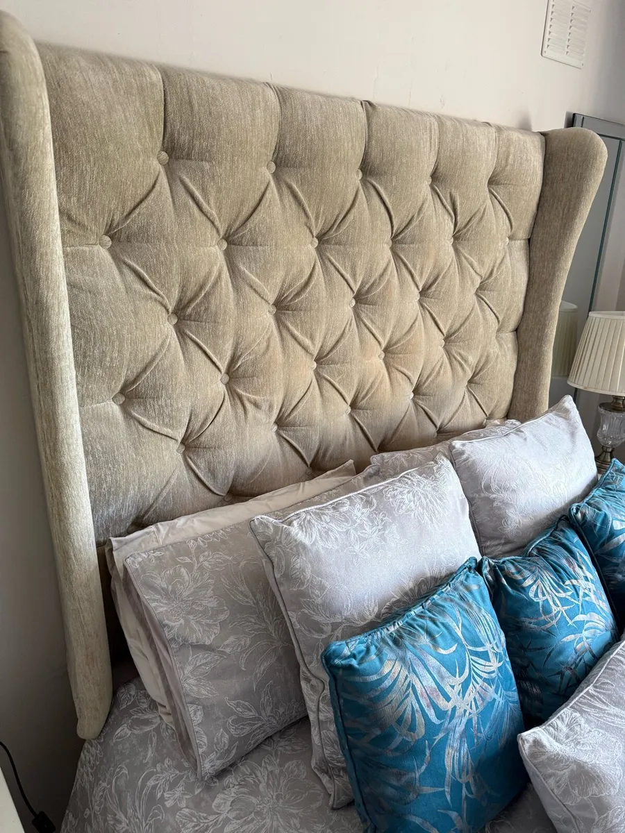 5ft Kingsize Headboard and Blanket box - Image 1
