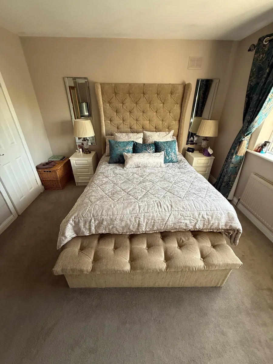 5ft Kingsize Headboard and Blanket box - Image 4