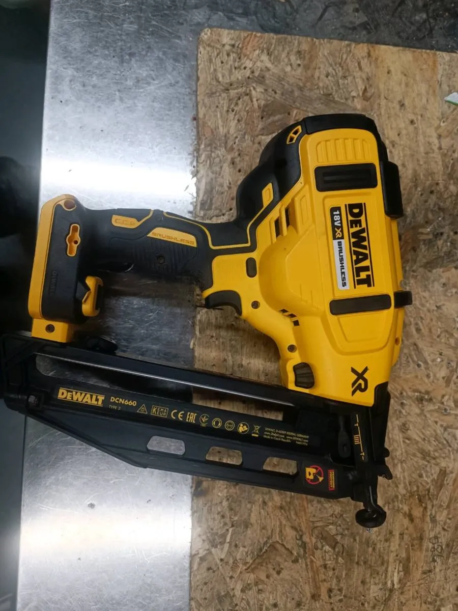 DeWalt dcn 660 16 ga pin gun. Body only