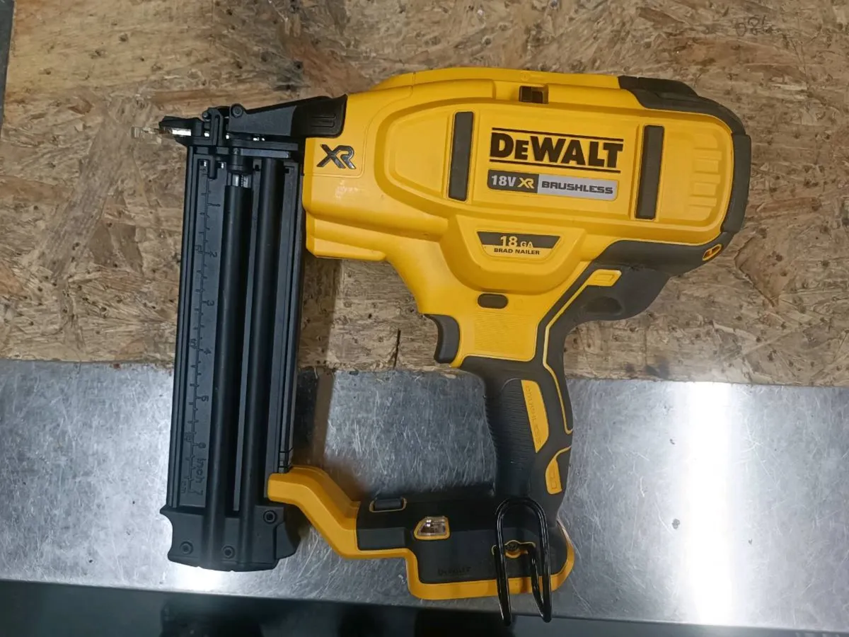 DeWalt dcn680 18ga pin gun. Brand new