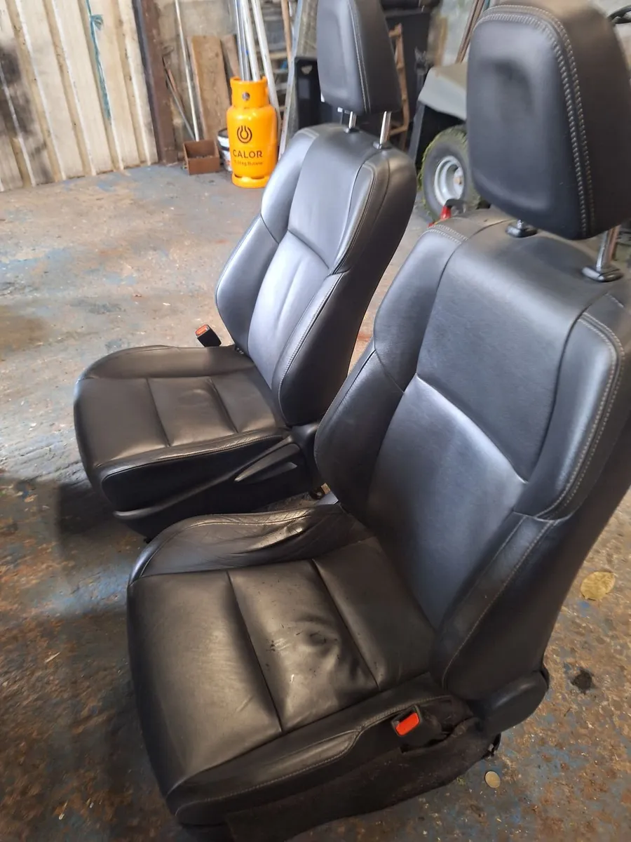 Rav4 leather interior - Image 1