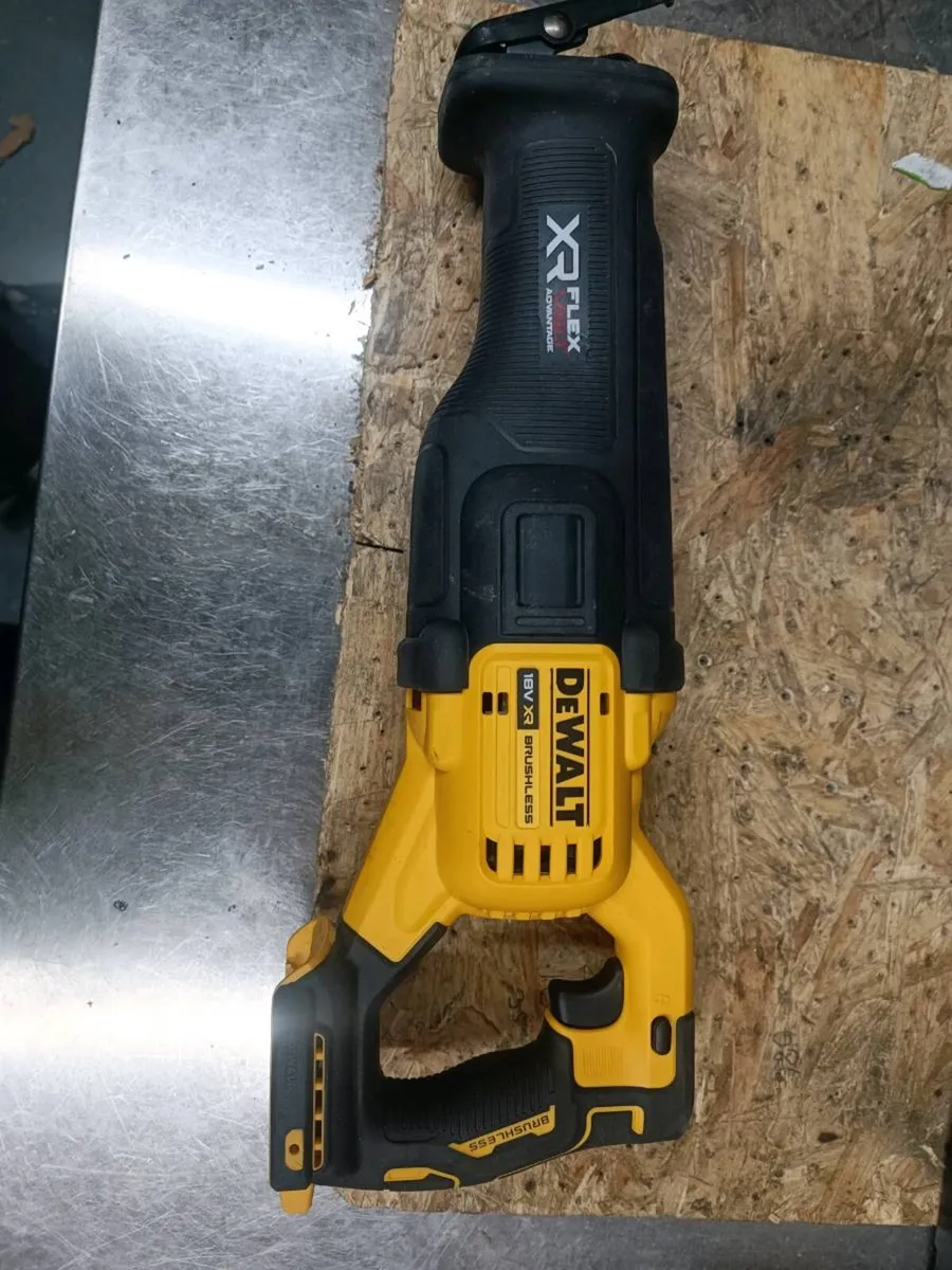 DeWalt dcs386 saber saw. Body only