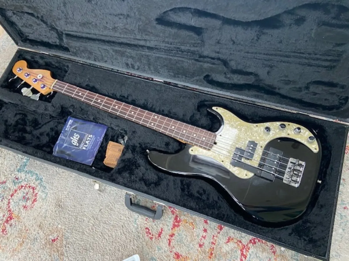 Fender USA Deluxe 50th anniversary P Bass 1996 - Image 2