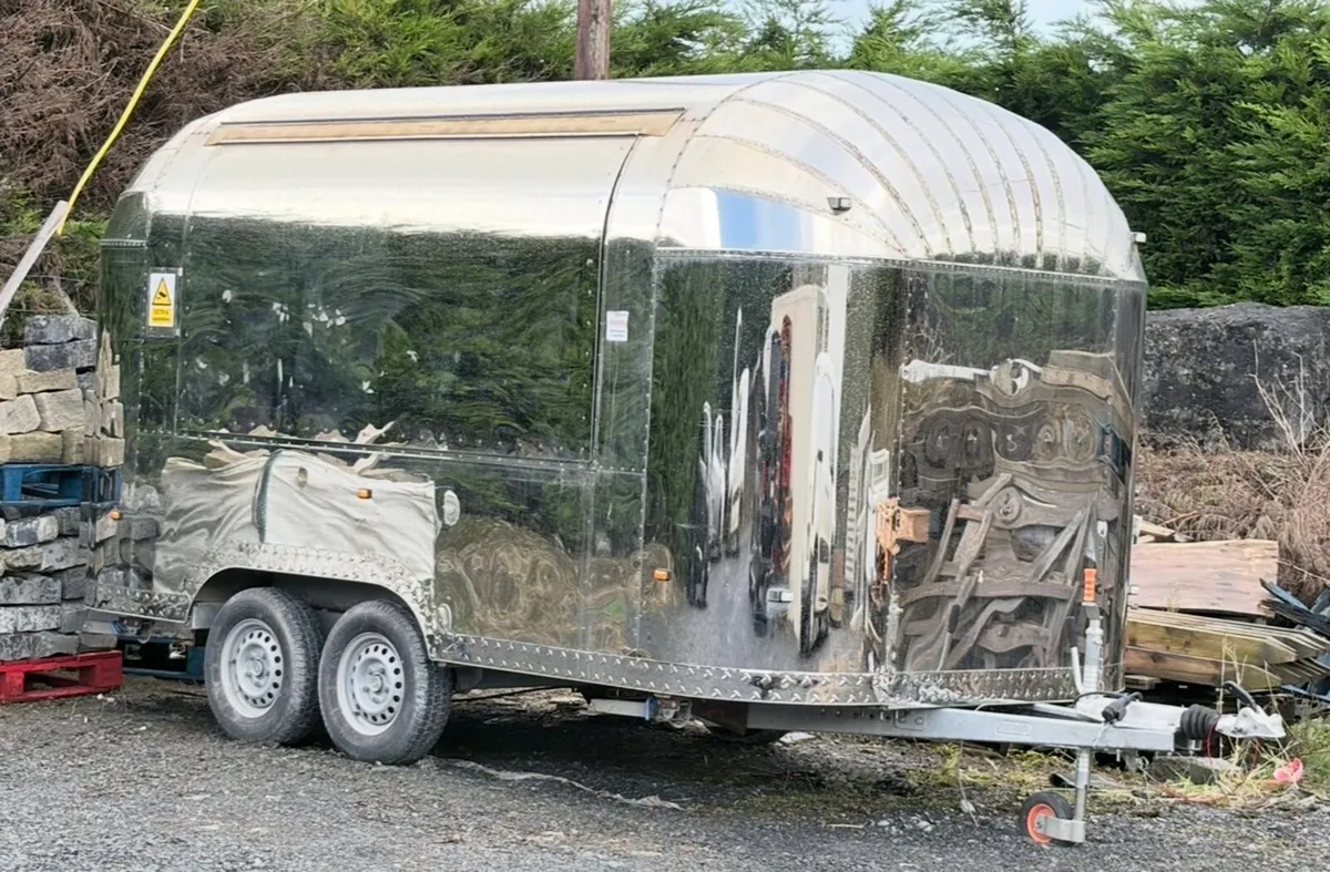 4m Airstream Catering trailer chef/Partner reqd - Image 1