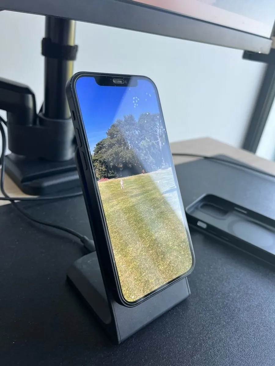 Iphone 12 - Image 1