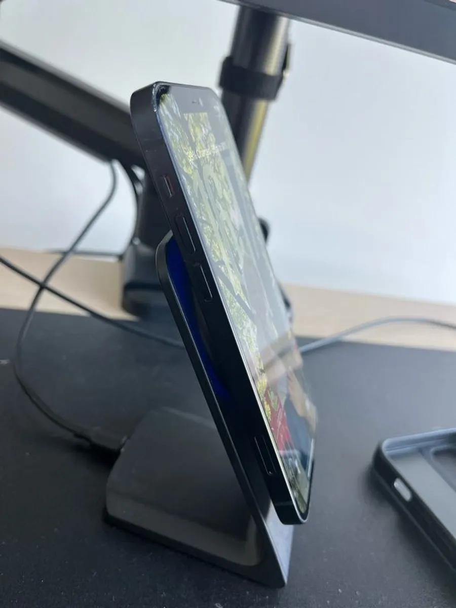Iphone 12 - Image 4