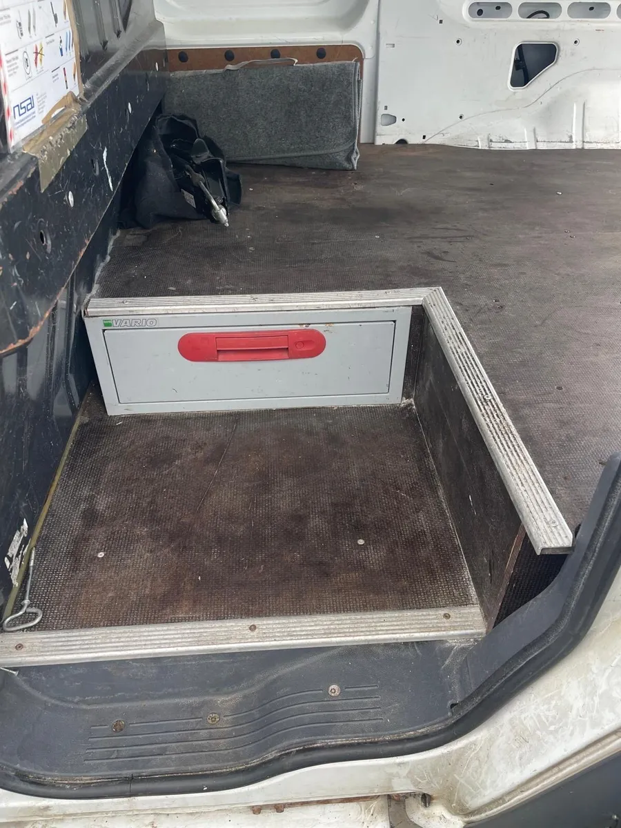 Ford Transit T200 - Image 3