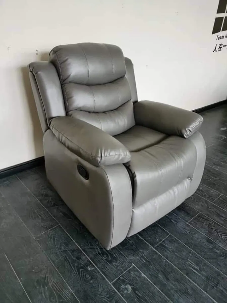 Sale clearance recliner arm chairs  bend new red - Image 4