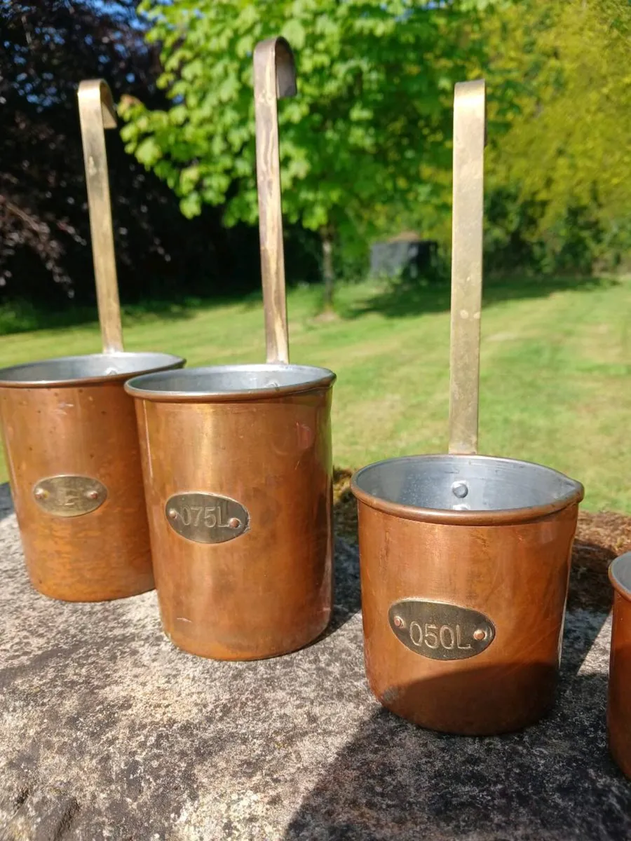 Vintage french graduated measuring ladles - Image 2