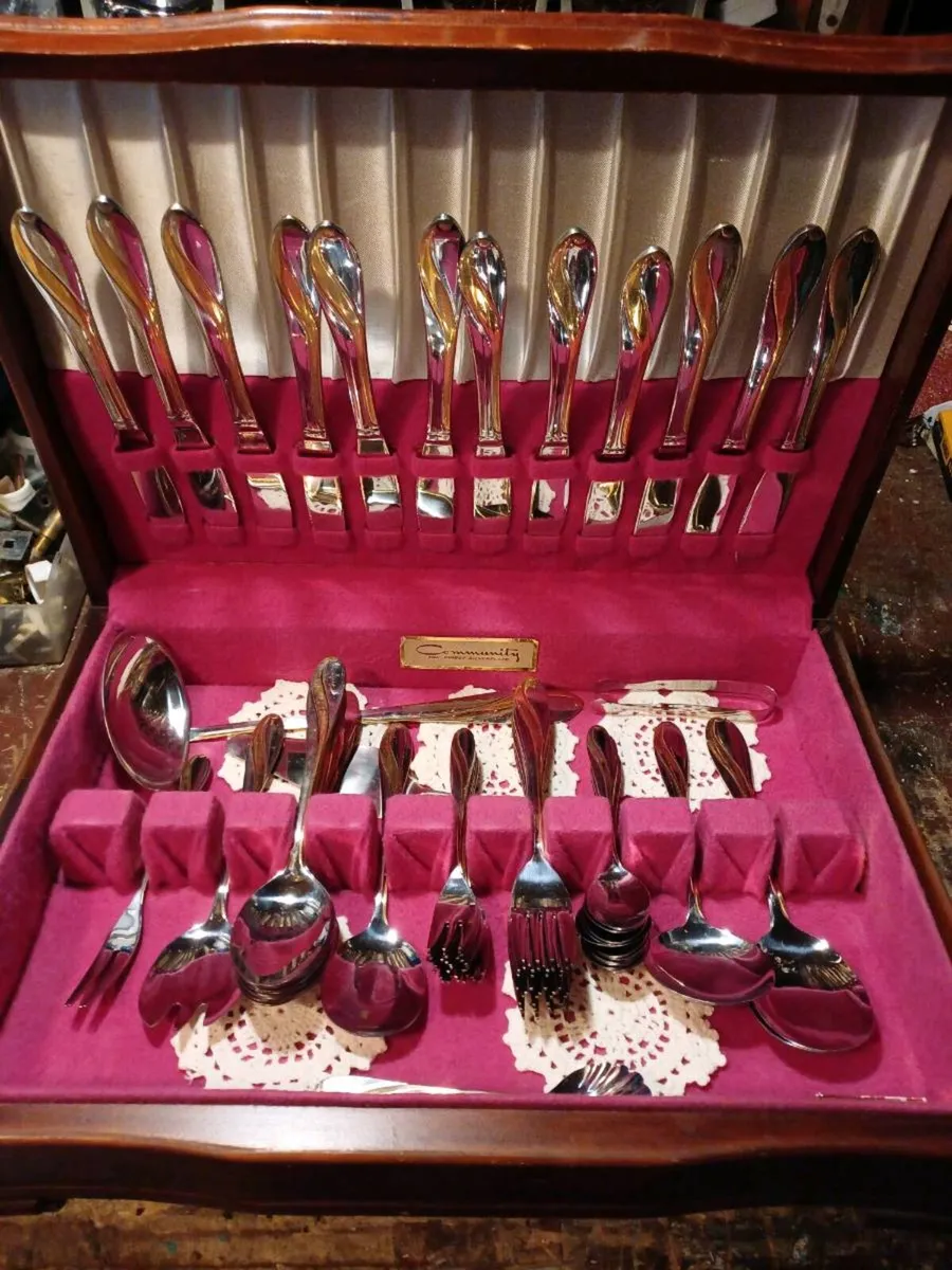 Vintage Oneida Silver Plated Cutlery Set - Image 1