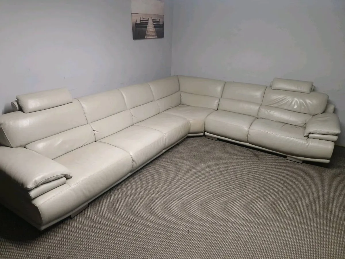 Corner sofa - Image 1