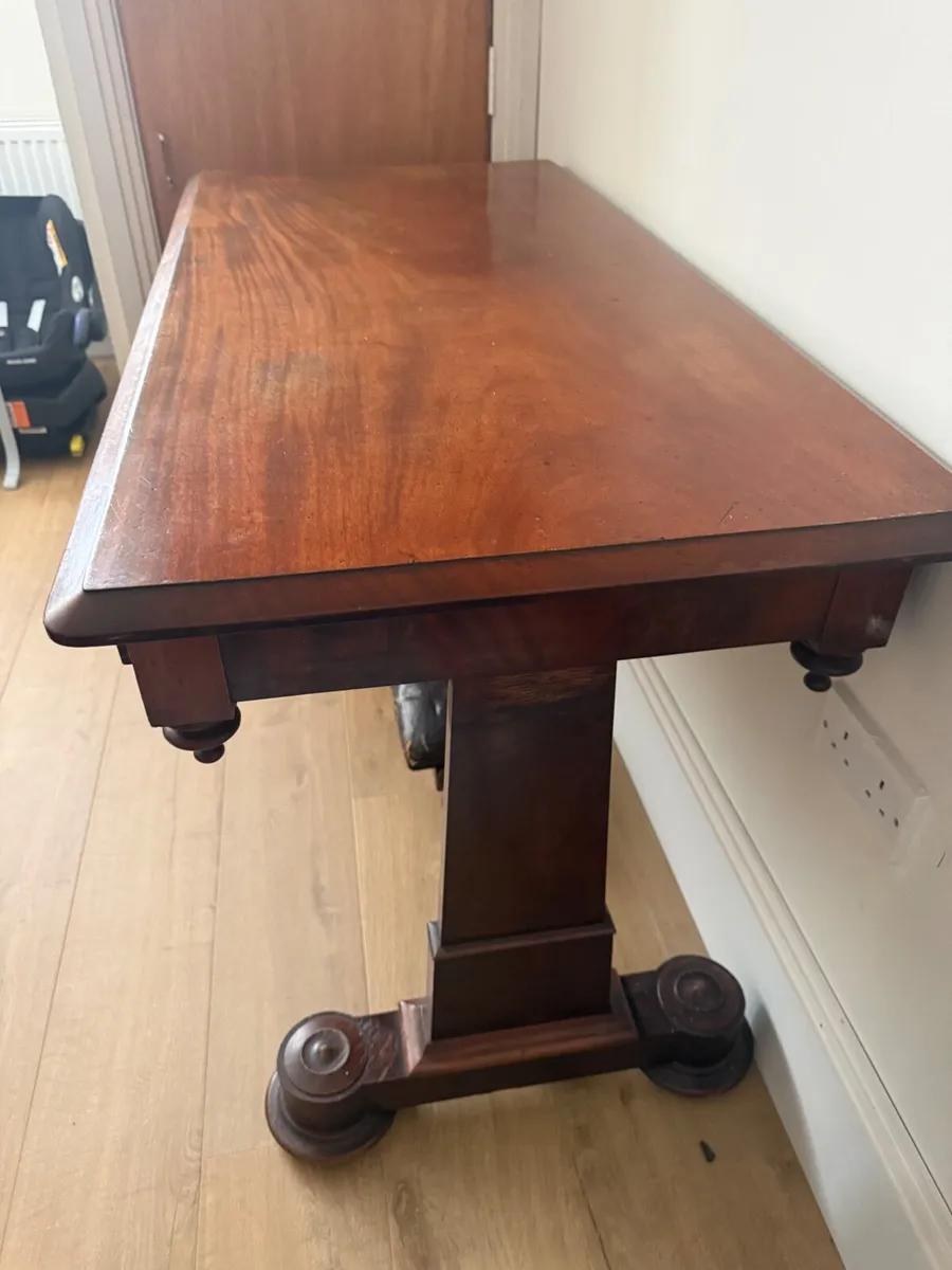 Antique desk - Image 1