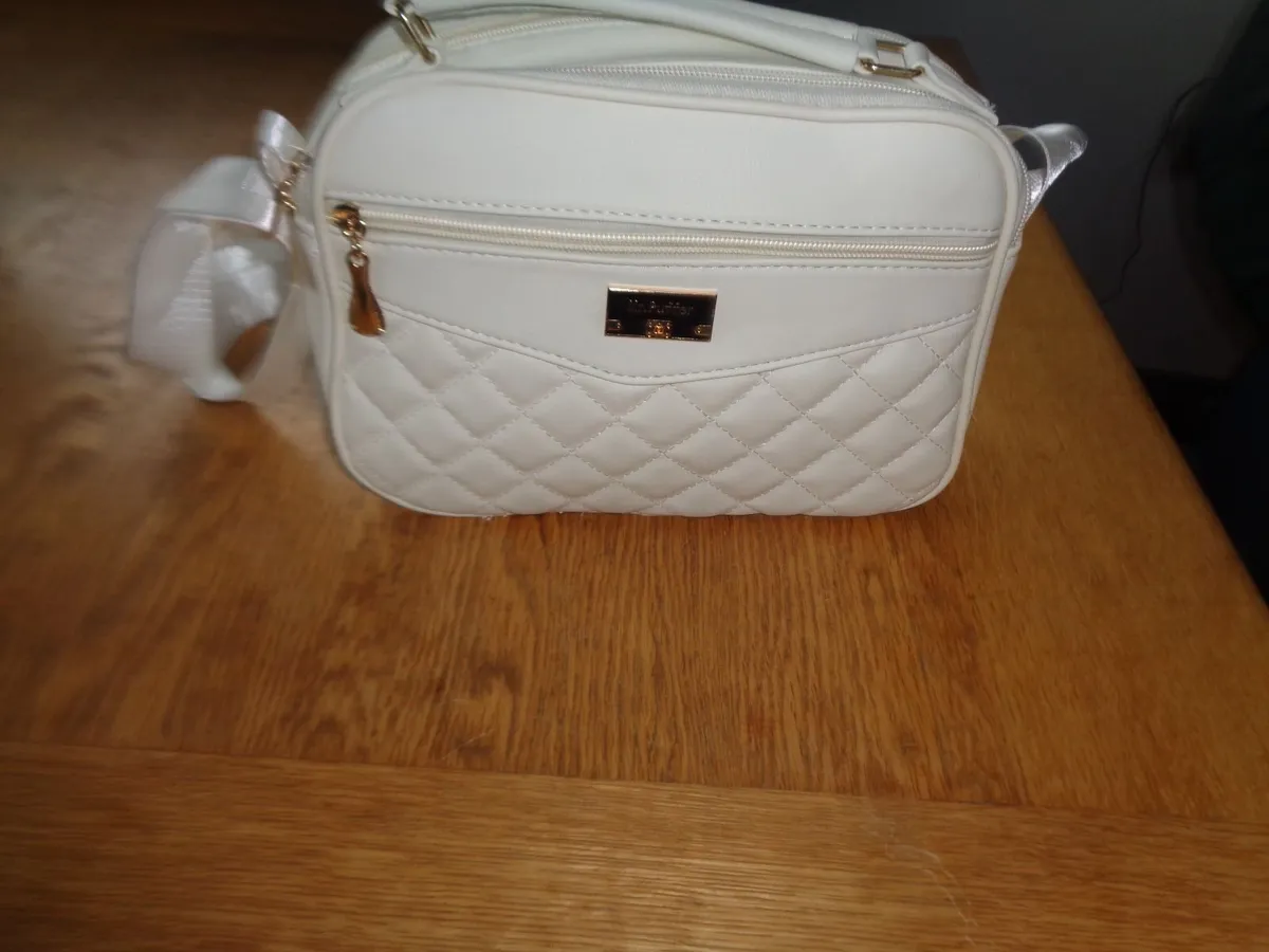 Ladies Handbag for Sale - Image 4