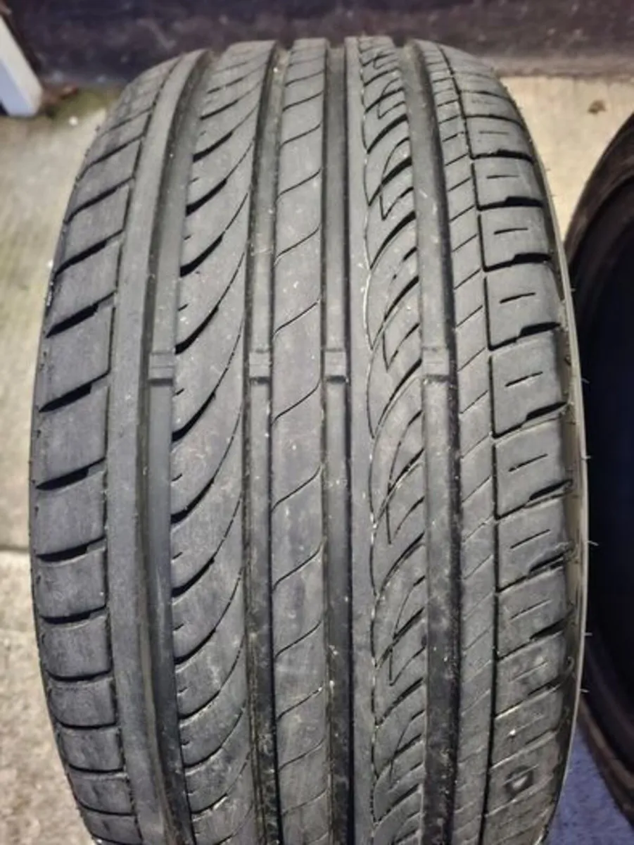 2 x 245/45 ZR R 17" 95W Tyres - 145KLMs - AS NEW - Image 4