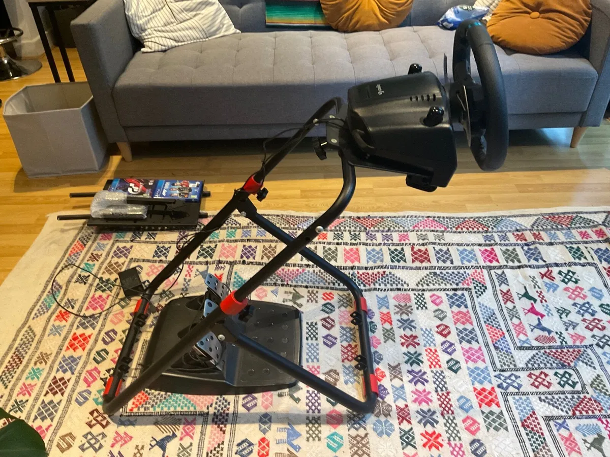Logitech G29 Steering Wheel, with pedals and stand - Image 2