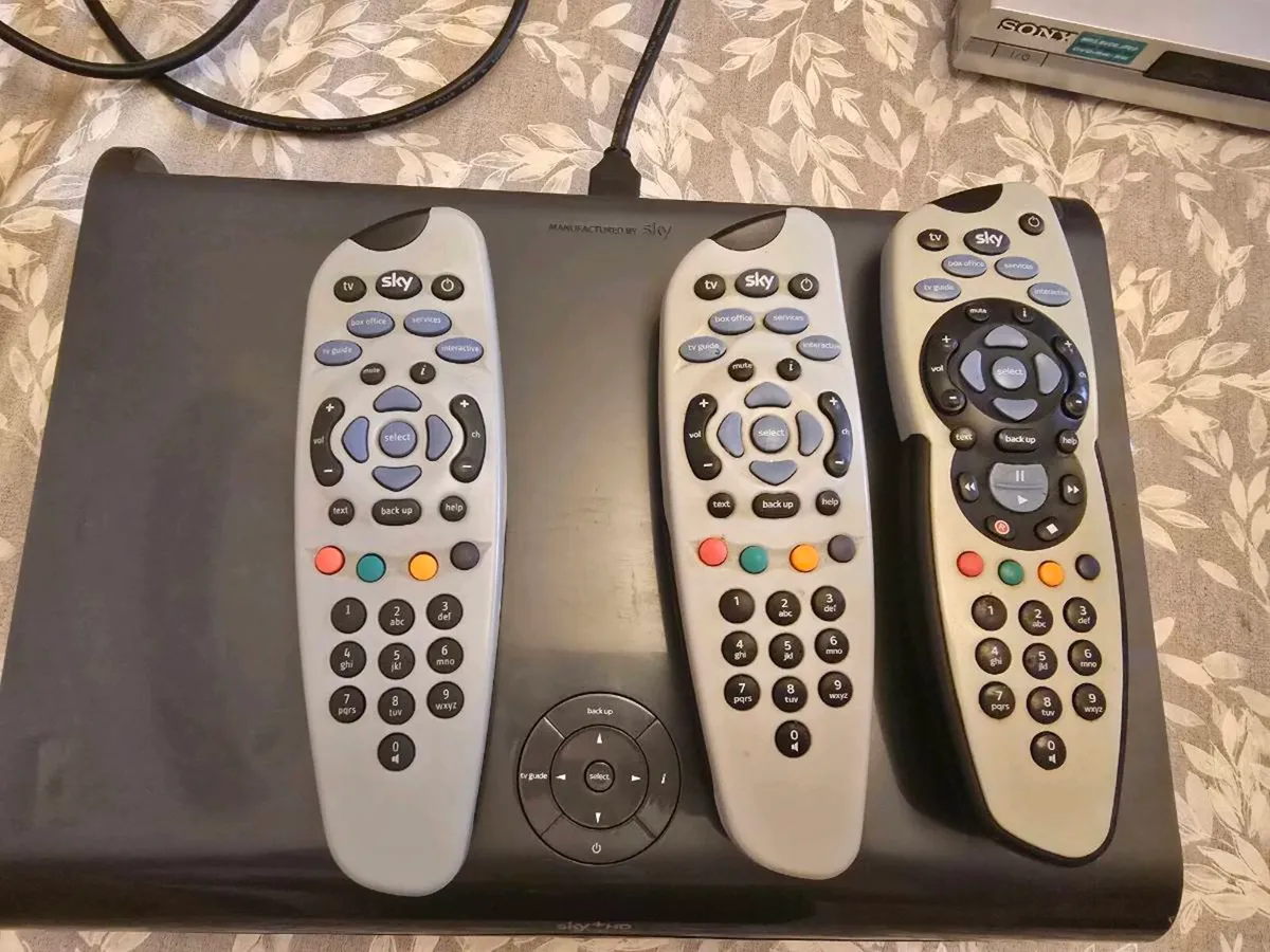 Sky+HD box with viewing card - Image 4