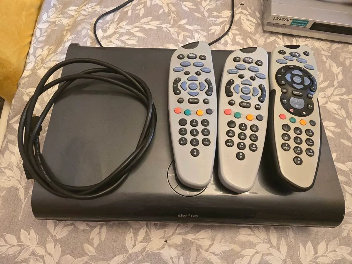 Sky+HD box with viewing card - Image 2