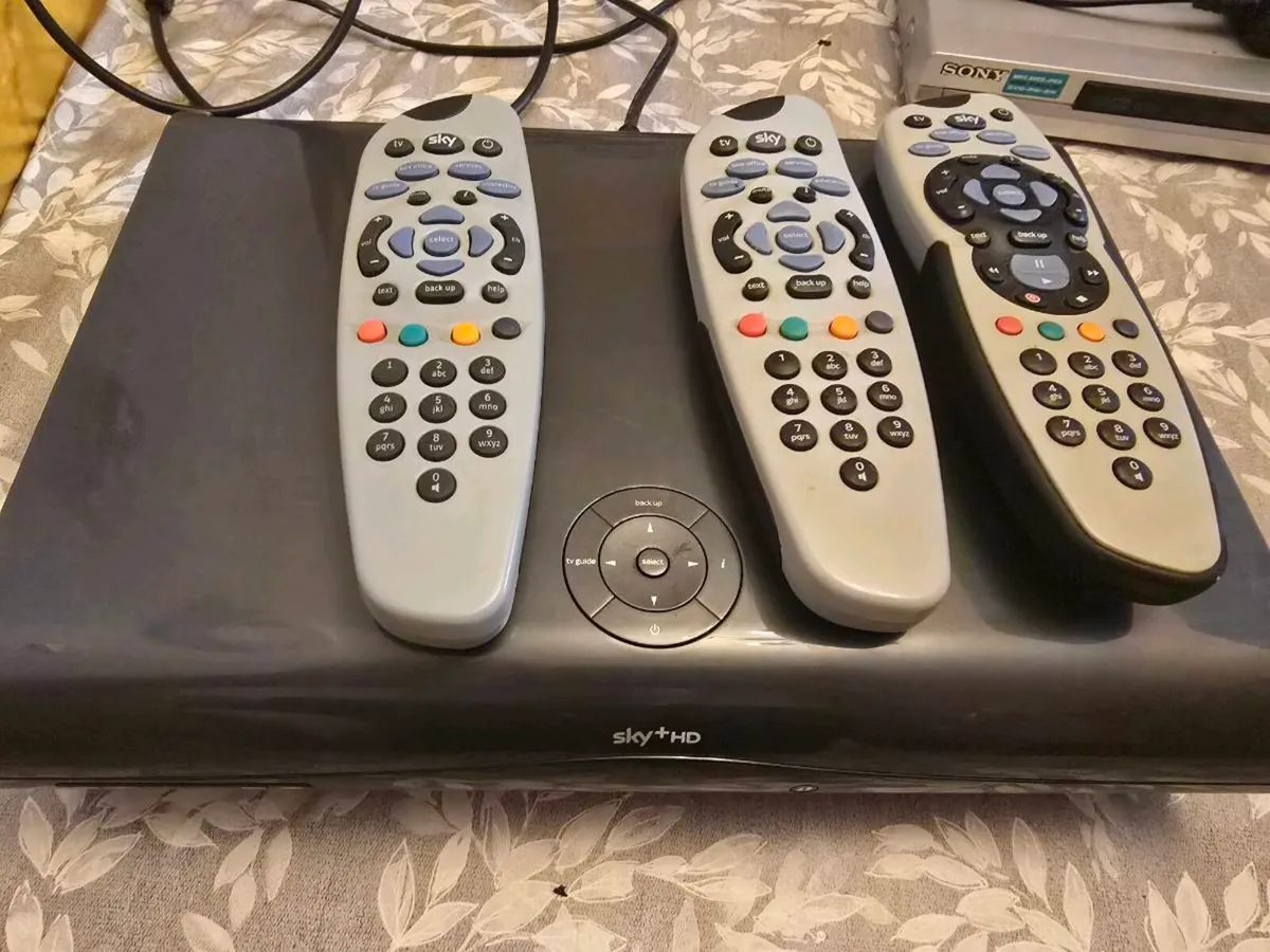 Sky+HD box with viewing card - Image 3