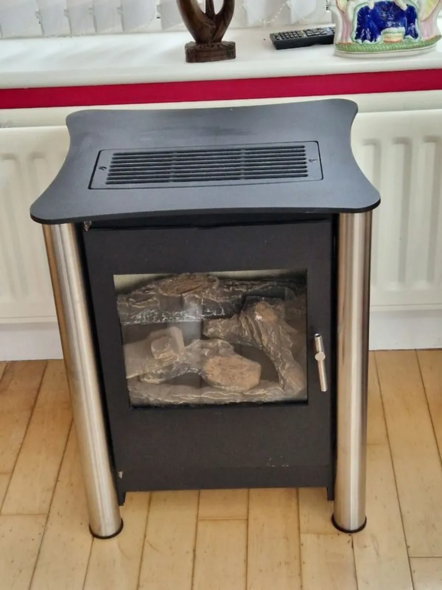 Flueless Gas Stove - Image 1