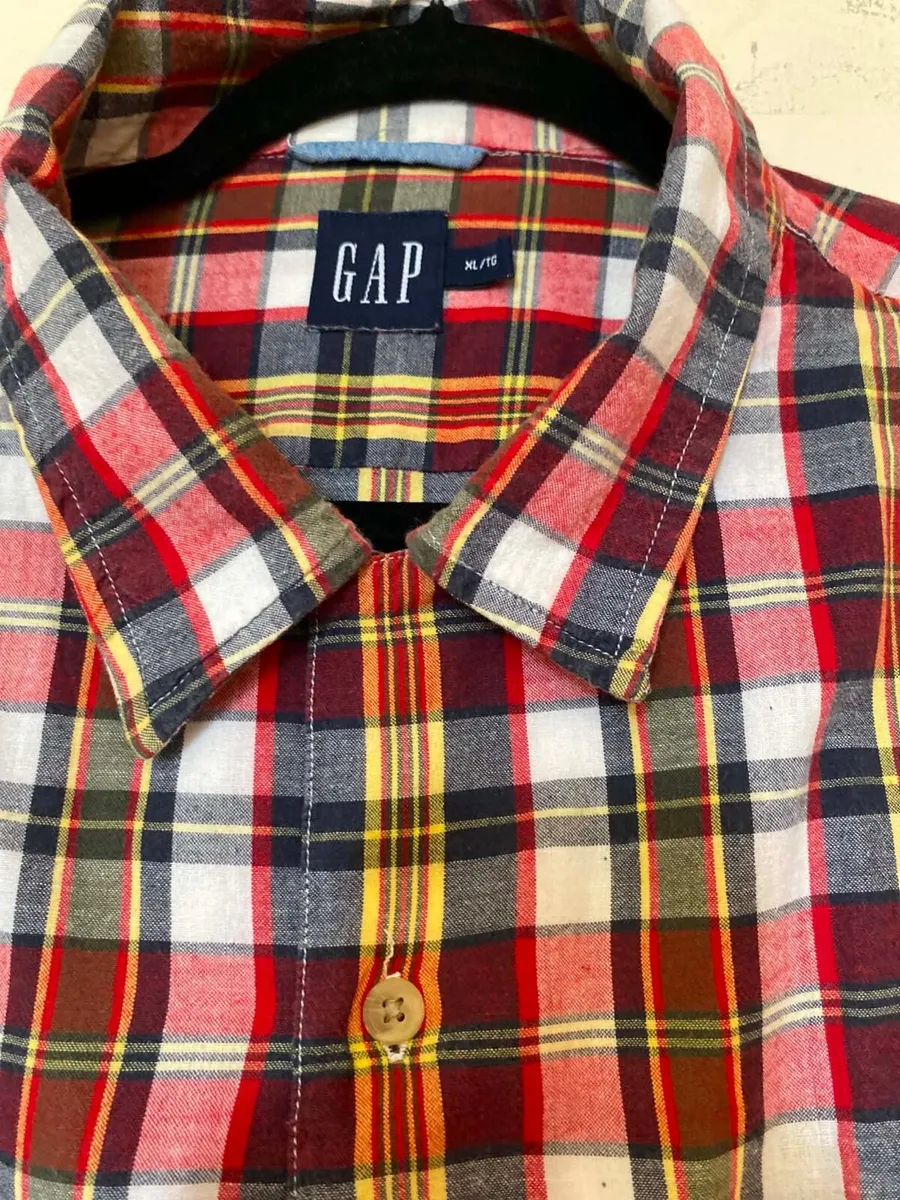 Gap short sleeve shirt- size XL - Image 2