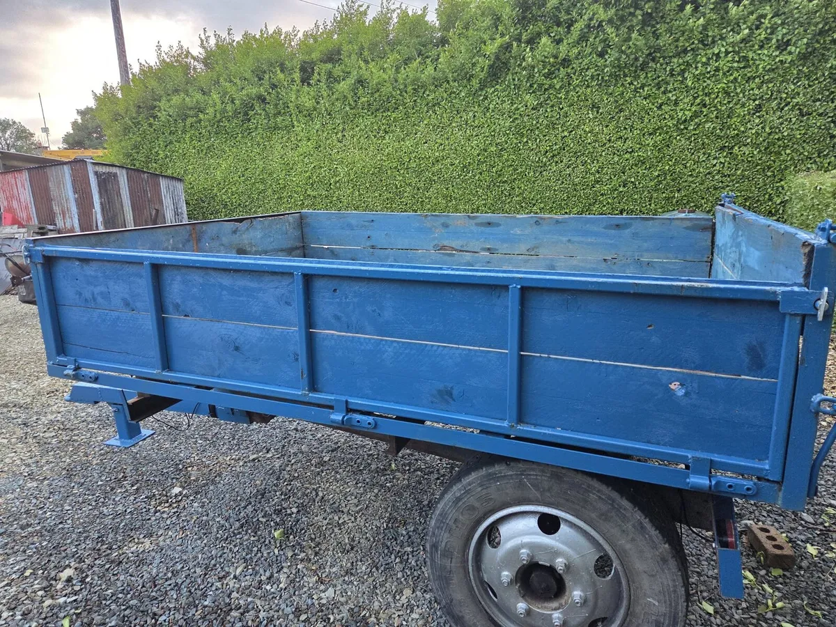 Vintage trailer - Image 2