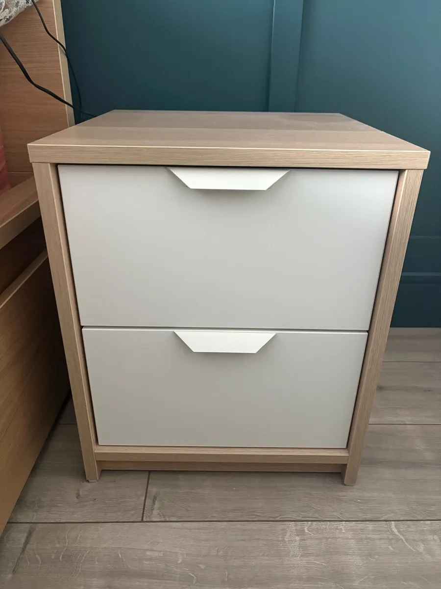 Bedroom set: bed, bedside tables, chest of drawers - Image 4