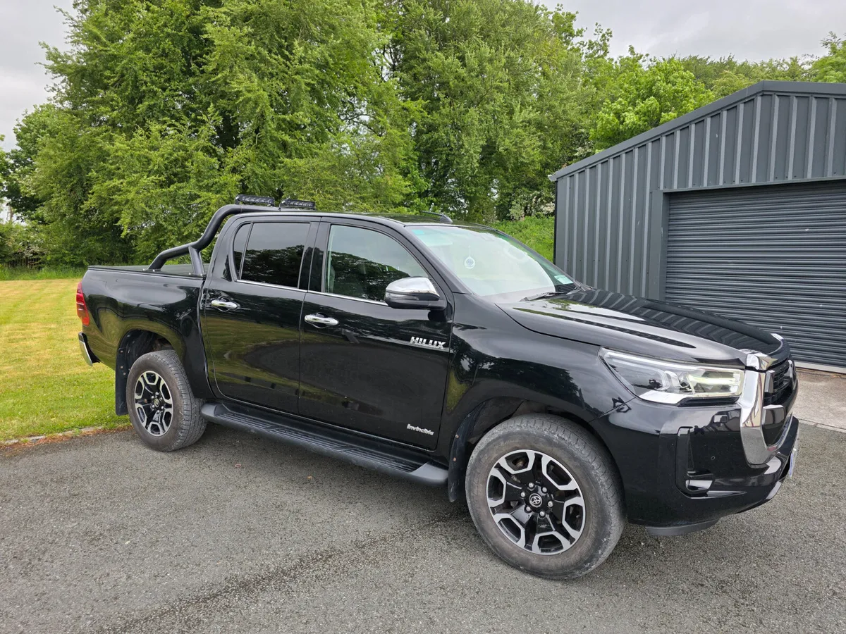 2021 Toyota Hilux Invincible.4 d4d - Image 2