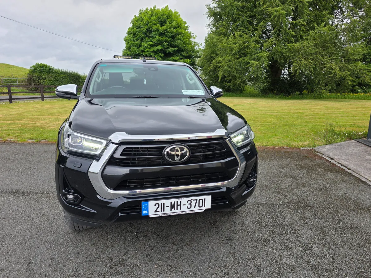 2021 Toyota Hilux Invincible.4 d4d - Image 4