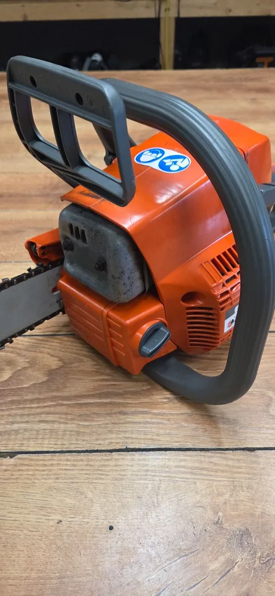 Oleo-Mac Chainsaw - Image 4