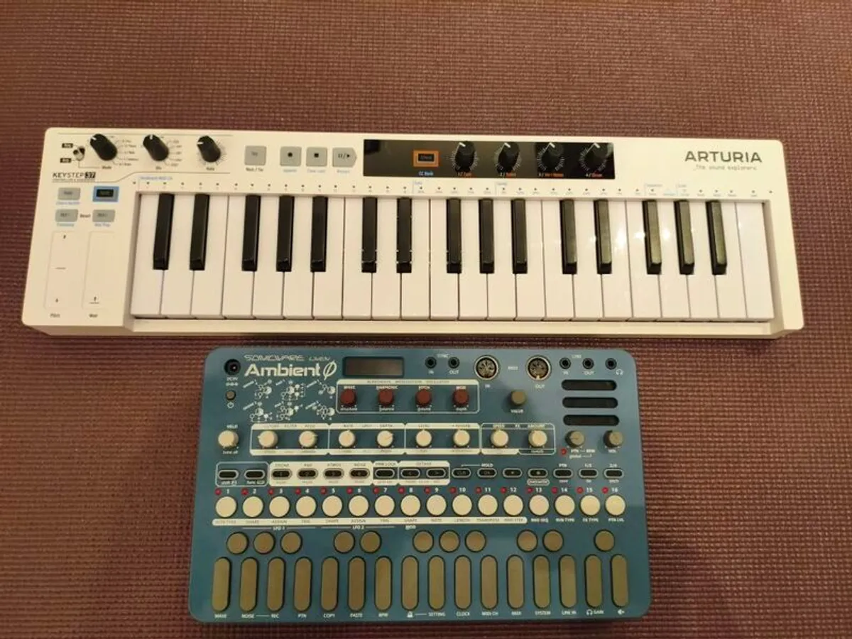 midi keyboard and synth bundle - Image 3
