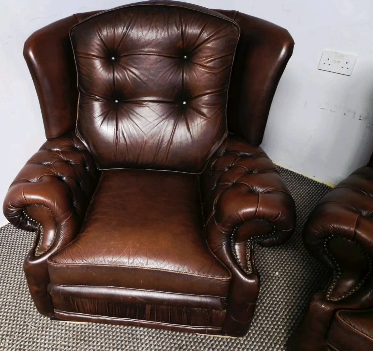 Chesterfield suite - Image 2