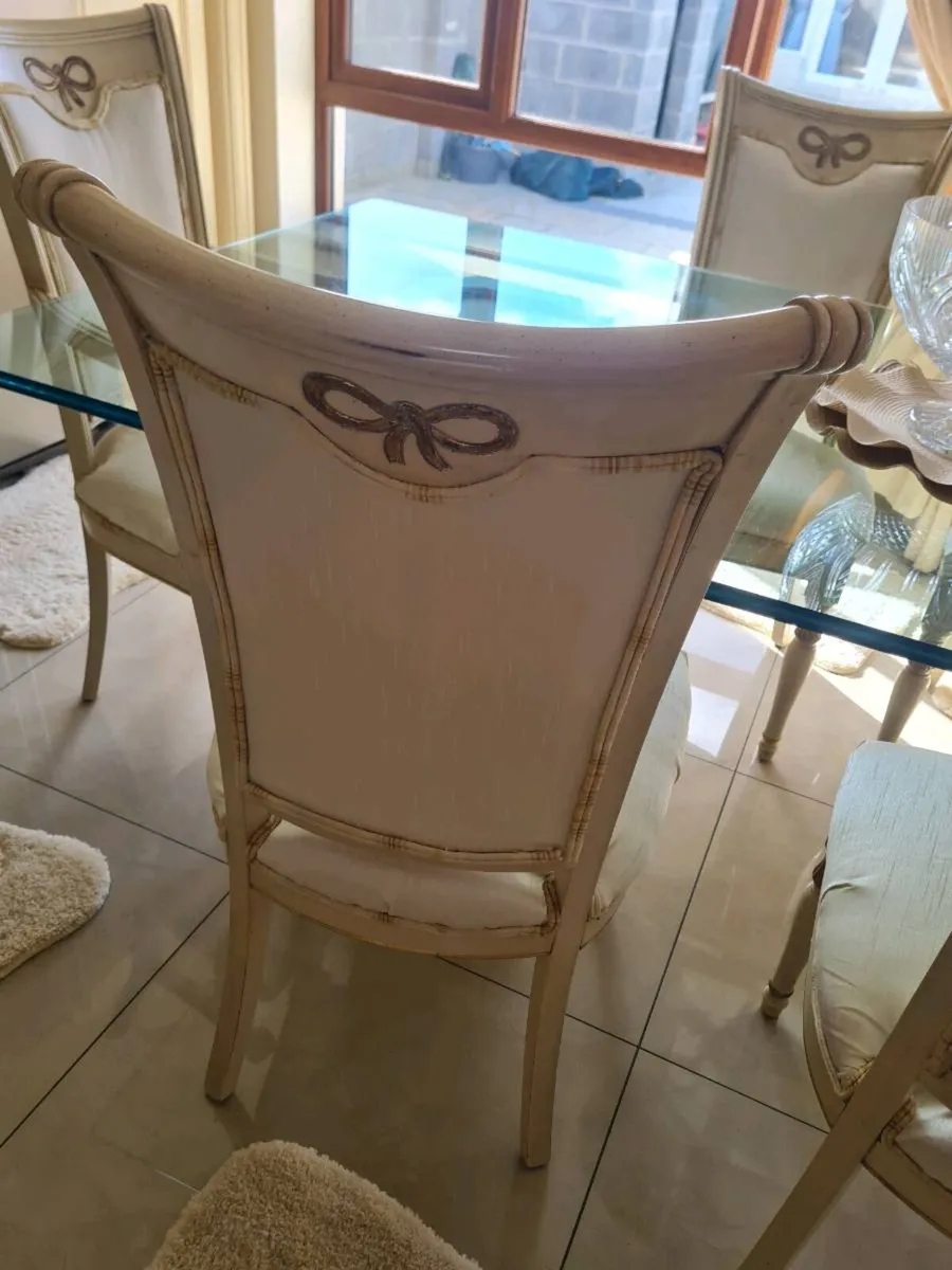 Italian dinning set 4 chair 2 carvers - Image 3