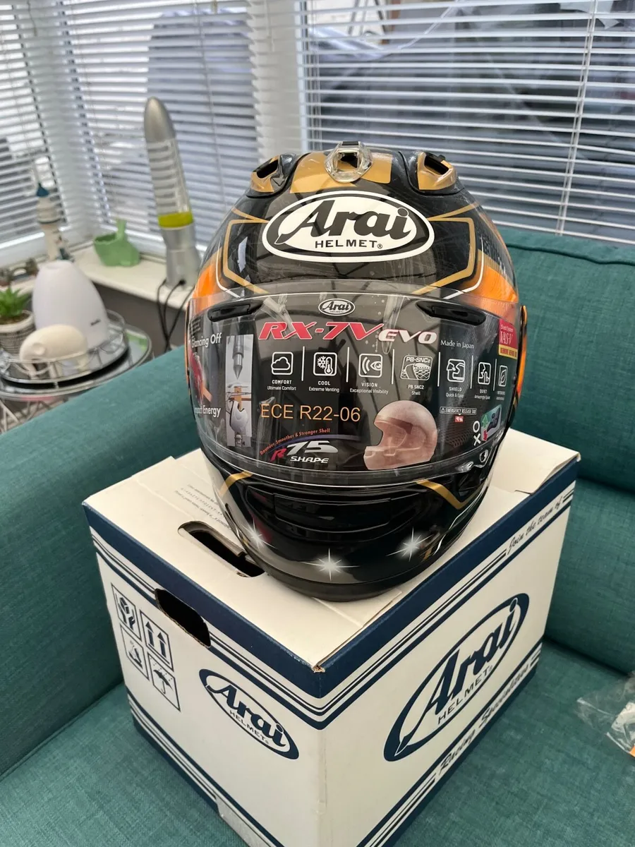 Arai rx7 helmet/motorbike gear - Image 4