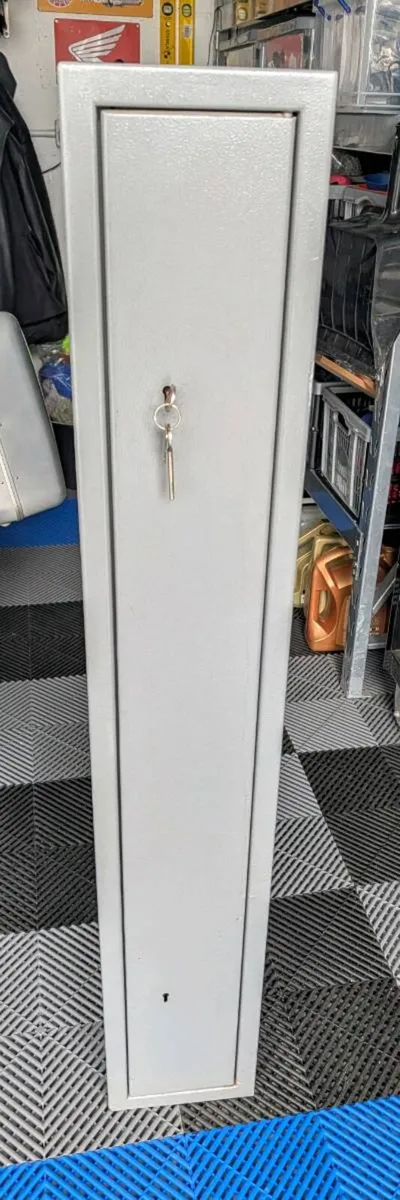 Gun cabinet - Image 2