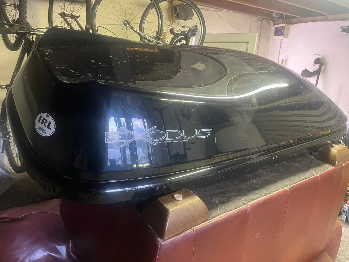 Roof box - Image 1
