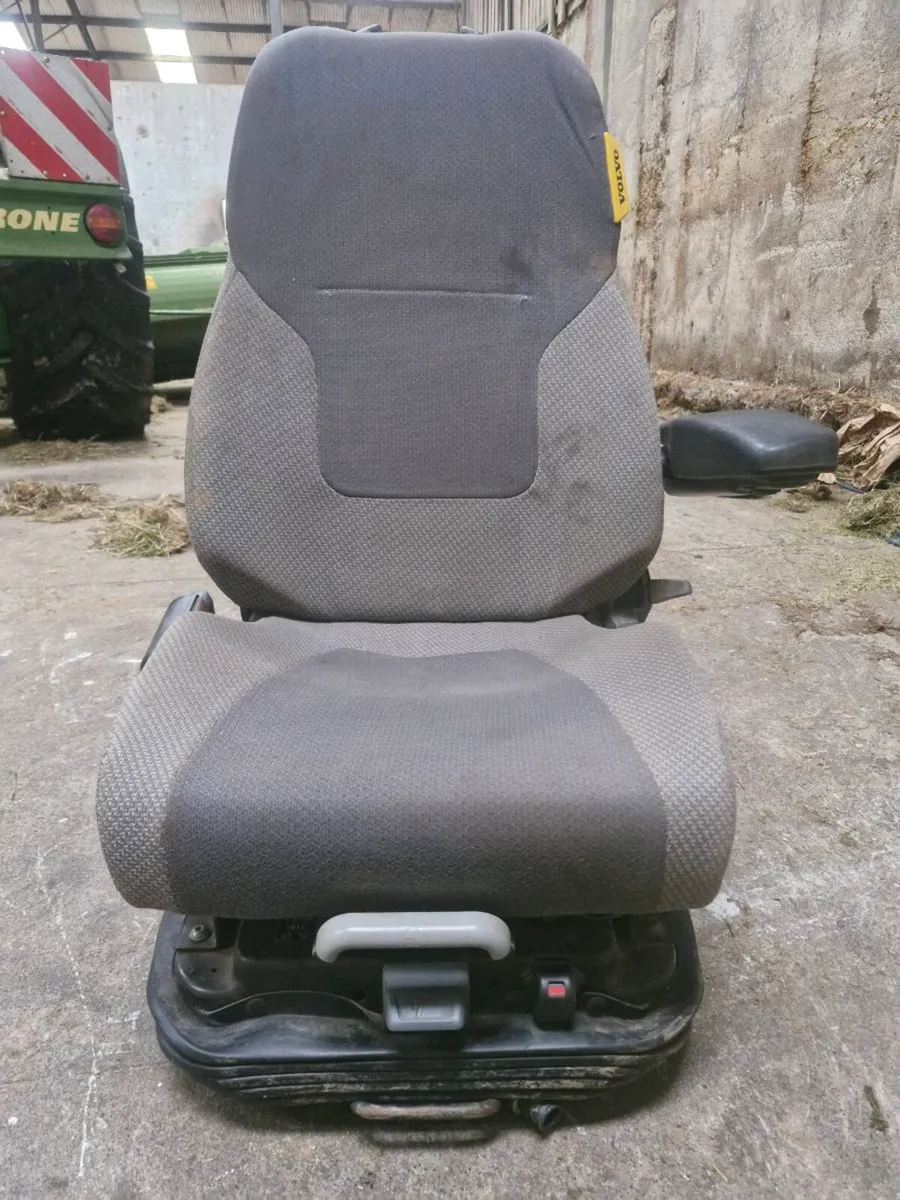 VOLVO SEAT FOR LOADING SHOVEL - Image 1