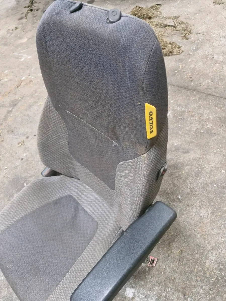 VOLVO SEAT FOR LOADING SHOVEL - Image 3