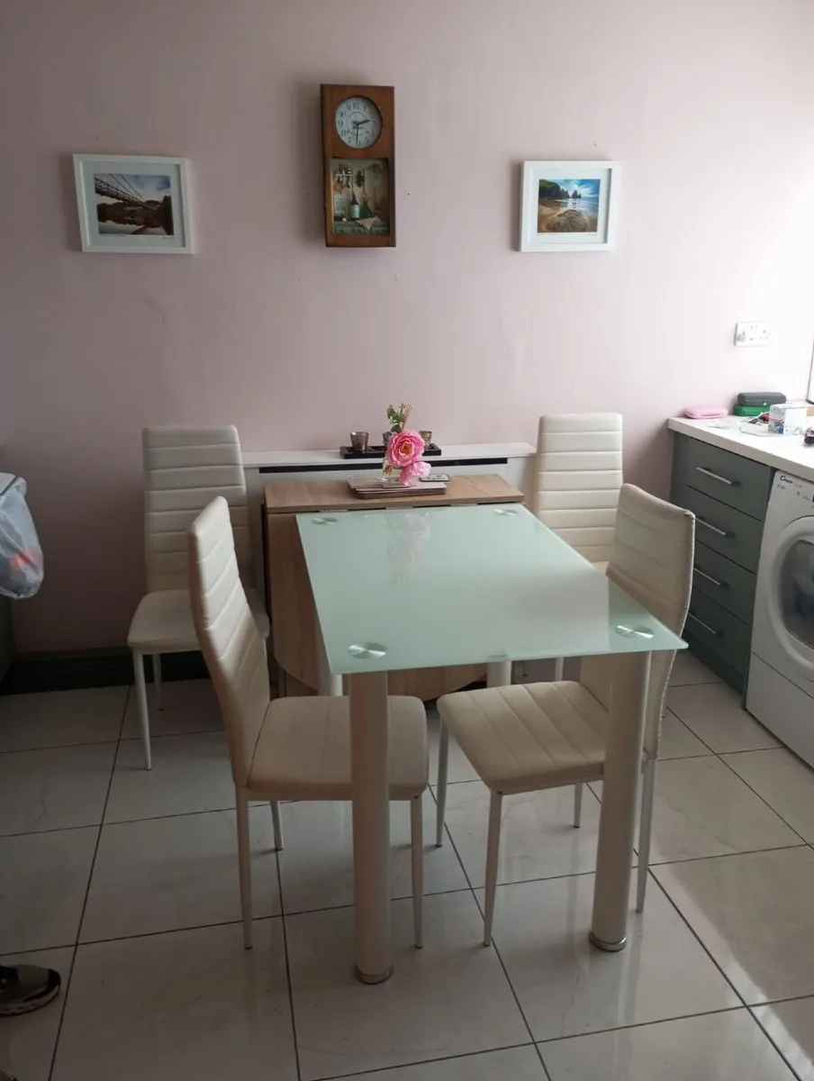 Kitchen table and 4 chairs