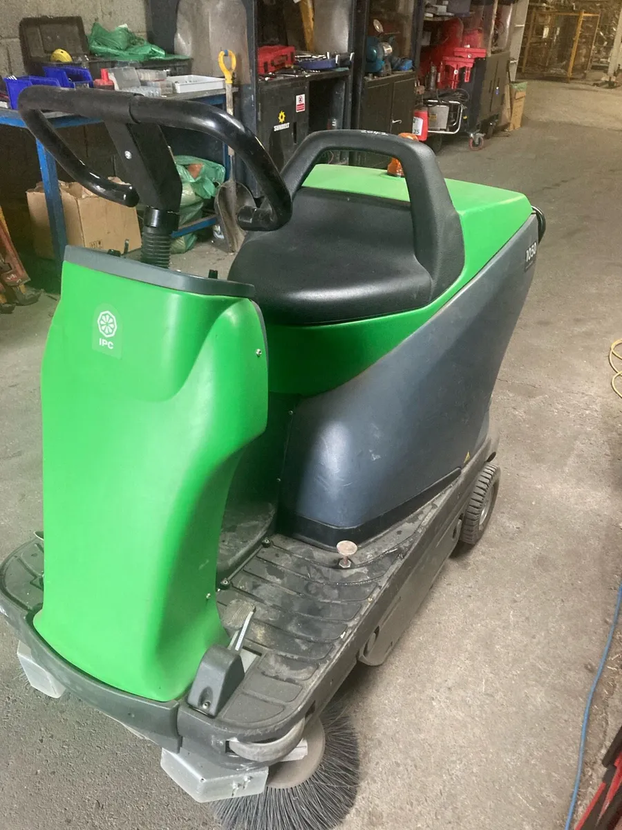 Floor and Car Park Sweeper - Image 2