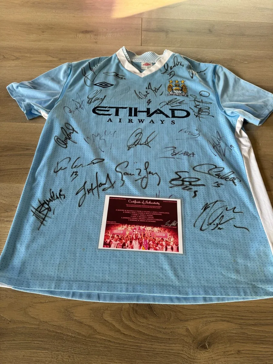 Manchester City signed 2011 jersey - Image 2