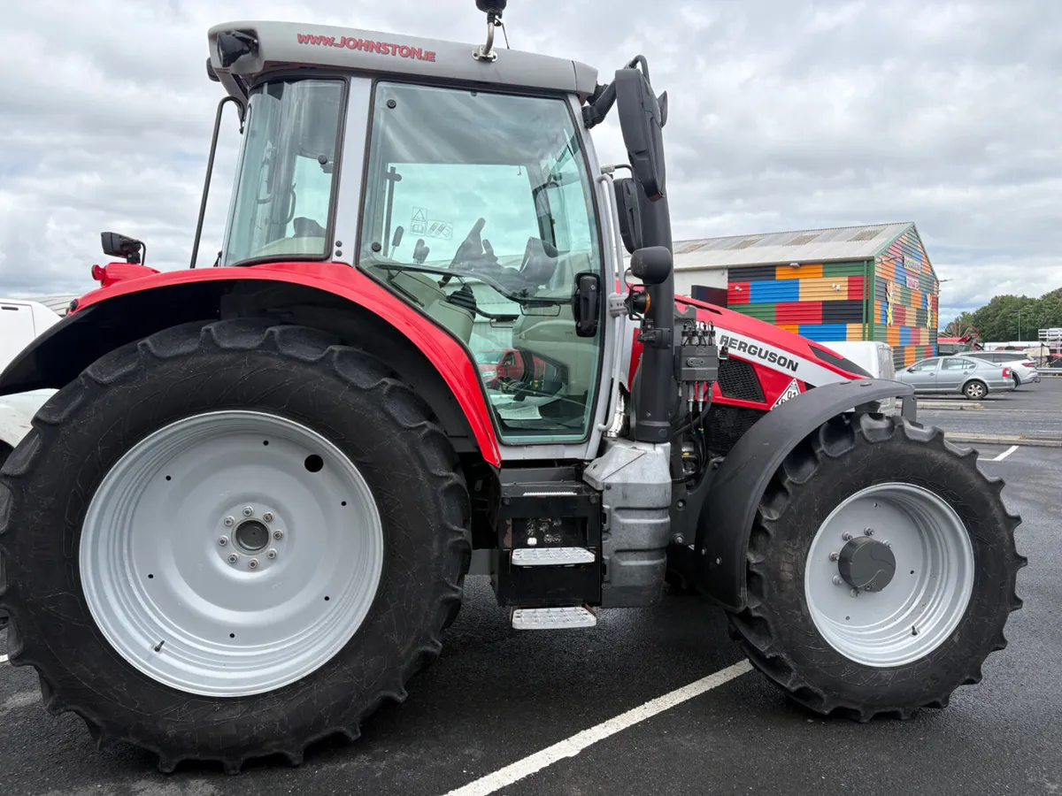 2022 Massey Ferguson 5s.125 - Image 2