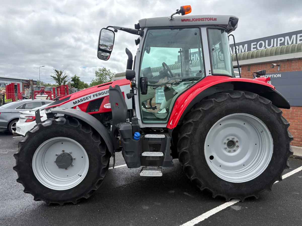 2022 Massey Ferguson 5s.125 - Image 4
